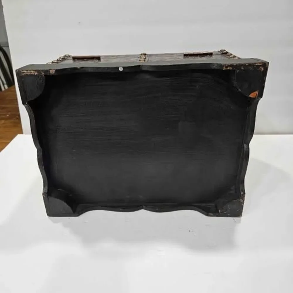 Vintage Style Embossed Dome Top Trunk
